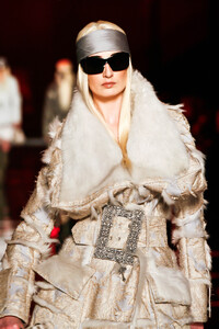 ChristianDior2006WomenFW57.thumb.jpg.bbb1946031dbcb075d79903b4e478c04.jpg