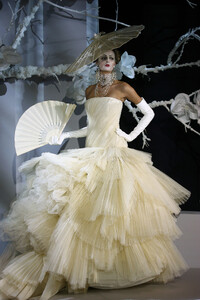 ChristianDior2007HauteCouture186.thumb.jpg.63c57810db7b0674829dad541e136fd6.jpg