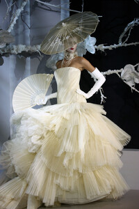 ChristianDior2007HauteCouture187.thumb.jpg.6eeb697ec3de6d7052974cafcc952351.jpg