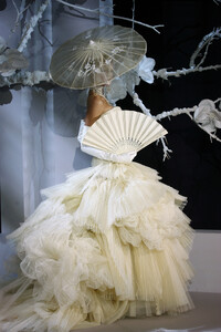 ChristianDior2007HauteCouture189.thumb.jpg.2ebc55d6727ee84e1b715b9b59fba3cd.jpg