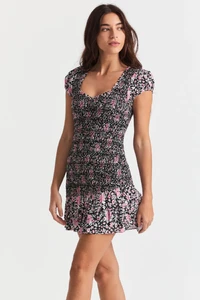 D1365-1297-TREVORDRESS-RASPBERRYSPICELATTE-001.webp