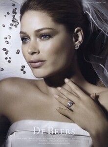 De_Beers_The_Bridal_Collection_2009.thumb.jpg.422249e12888011f207b9c730a1df7d9.jpg