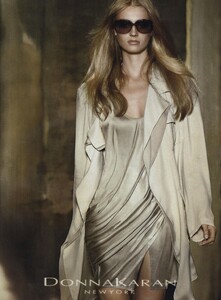 Donna_Karan_Spring_Summer_2009_02.thumb.jpg.53d3c337ddc4af890b56e233f107f37f.jpg