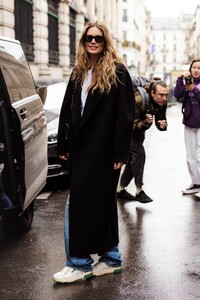 Doutzen-Kroes-02-29-2024-PFW-FW24-StreetStyle3-MelodieJeng-MJJ_2234-1267x1900.jpg