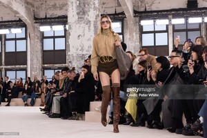 FeliceNoordhoffforChloFall-Winter202411.thumb.jpg.eaebfb8b8635aceafbfdcb8a5d33612c.jpg