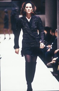 Fendi1992WomenRTW97.thumb.jpg.4cd9ad886de45595f7a31c5a05eb925b.jpg