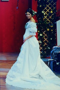 Givenchy-HC-SS-99-5.thumb.jpg.7052c9970f0f5288fd3a10cac536423e.jpg