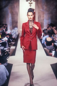 HanaeMori1998HauteCouture5.thumb.jpg.3c0b4d545467ca075e205dc6870a4a5b.jpg