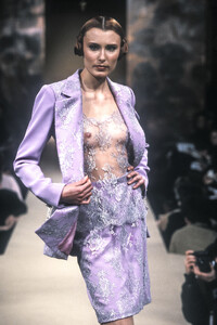 HanaeMori1998HauteCoutureSS28.thumb.jpg.3f27adcbb592300405b00a8612dc3d18.jpg