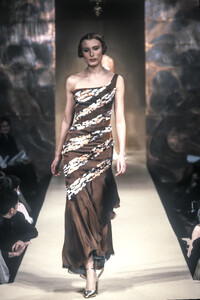 HanaeMori1998HauteCoutureSS44.thumb.jpg.e266a278b2c31fa48b62f0b2dbbbea1e.jpg