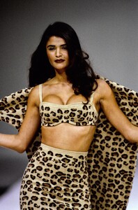 Helena_Christensen_Azzedine_Alaia_FW1991_04.jpg