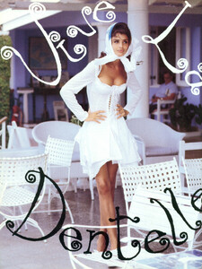 Helena_Christensen_VogueIT_May1992_Walter_Chin_01.jpg