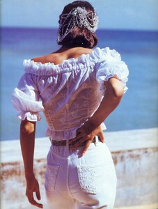 Helena_Christensen_VogueIT_May1992_Walter_Chin_06.jpg