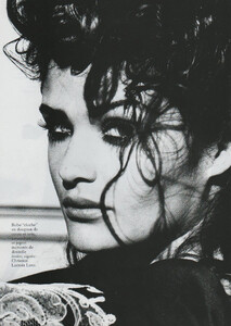 Helena_Christensen_VogueParis_Feb1991_Max_Vadukul_02.jpg