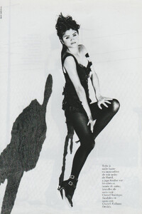 Helena_Christensen_VogueParis_Feb1991_Max_Vadukul_05.jpg
