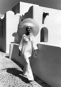 Heloise Halston-Las Hadas  Mexico-Harper's Bazaar, June 1974.jpg