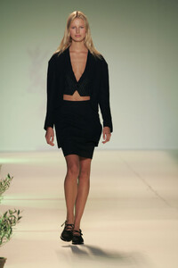 HusseinChalayan2005WomenRTW2.thumb.jpg.7fed14ddc46c204f74b1eda6dc06564d.jpg