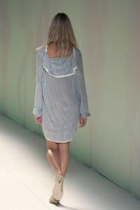 HusseinChalayan2005WomenRTW34.thumb.jpg.66c3cdd69cde4ade96790a3aa681ab77.jpg