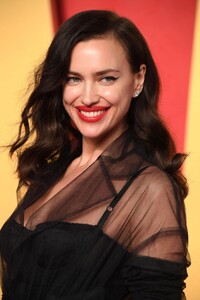 Irina_Shayk(7414)(16).thumb.jpg.164452cdb11586e35d2bba12f6992af5.jpg