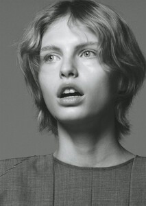 Karolina Ewa Szpakowska Karolina-Spakowski-by-David-Sims-for-Self-Service-Magazine-Spring-Summer-2023-4.jpg