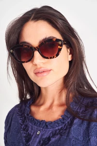 LA319-1154-HESSEL-SUNGLASSES-LIGHT-TORTOISE-004.webp