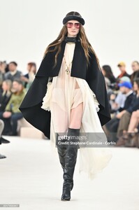 LuluTenneyforChloFall-Winter202402.thumb.jpg.d46dfd1173e718faa4ab77db89fdcc96.jpg