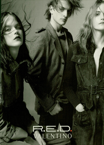 Meisel_Red_Valentino_Fall_Winter_2005_06_02.thumb.png.44c9740c16b4f1ebcae28ee0c60bc768.png