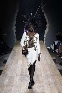 MoschinoF23012.thumb.jpg.fbd700b2acb2edcfb3a254d071d682b6.jpg