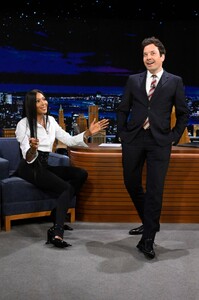 Naomi_Campbell_Jimmy_Fallon_March8_20024_09.jpg