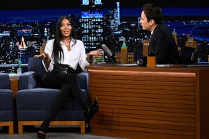 Naomi_Campbell_Jimmy_Fallon_March8_20024_10.jpg