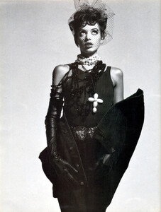 Patricia_Hartmann_VogueIT_May1992_Albert_Watson_03.jpg