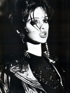 Patricia_Hartmann_VogueIT_May1992_Ellen_von_Unwerth_07.jpg