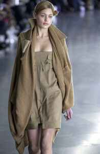 Preen2004WomenFW11.thumb.jpg.afe856e2e33cf37f159075f8a7a49405.jpg