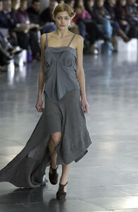 Preen2004WomenFW33.thumb.jpg.c9f8a309e412f89a452539d30cada6a0.jpg