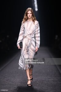 RosaliekeFuchsforAlbertaFerrettiFall-Winter2024Milan03.thumb.jpg.2c85c2fd90b1554dcbccf4e38fcf8f9a.jpg