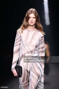 RosaliekeFuchsforAlbertaFerrettiFall-Winter2024Milan05.thumb.jpg.53498ee479f17fd16dec6220d7067a30.jpg