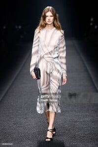 RosaliekeFuchsforAlbertaFerrettiFall-Winter2024Milan07.thumb.jpg.e244ce2f7f3ca360ad35cf9442cc898e.jpg