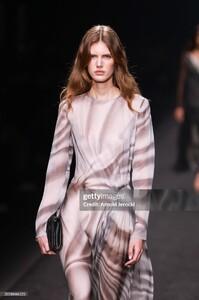 RosaliekeFuchsforAlbertaFerrettiFall-Winter2024Milan08.thumb.jpg.458f245cc3e71bff78cfa58802208929.jpg