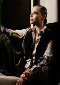 Sednaoui_Etro_Fall_Winter_2005_06_02.thumb.png.0ac0cb09e191e1233d6d72433ffae04e.png