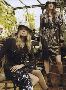 Testino_Burberry_Spring_Summer_2009_01.thumb.jpg.6228ed3b5b58b6e34b24ffadd28d2072.jpg