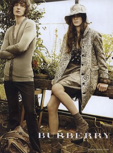 Testino_Burberry_Spring_Summer_2009_02.thumb.jpg.25c7583d66d0255b4b4917246a9786ac.jpg