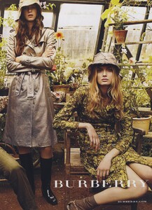 Testino_Burberry_Spring_Summer_2009_04.thumb.jpg.0524d48a76819a34ebab1ec580c1b9bb.jpg