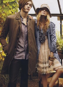 Testino_Burberry_Spring_Summer_2009_05.thumb.jpg.c0af9c78d9b3202ffc51cbd6d93821cb.jpg