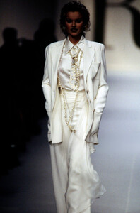 Valentino-FW-1993-6.thumb.jpg.21ac36536116da03f7d1c16e70b89e0f.jpg