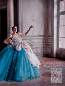 Vogue_Italy_2013-03-645.thumb.jpg.ff98123a559544734edad7286ad036b8.jpg
