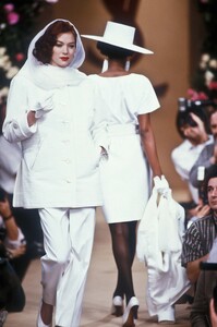 YvesSaintLaurent1990HauteCoutureSS8.thumb.jpg.775ceefa82eeefbdc5d7064ad2831ba4.jpg