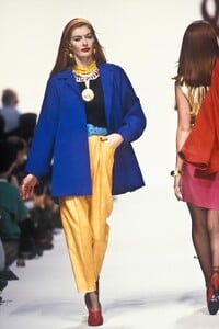 YvesSaintLaurent1992WomenSS127.thumb.jpg.b122077ea00294451f5f804863e56f68.jpg