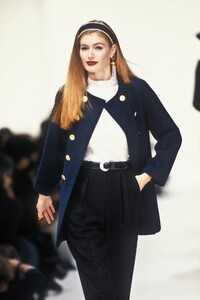 YvesSaintLaurent1992WomenSS128.thumb.jpg.b0055e0f4e5fd83cae8b79a6f8da7f25.jpg