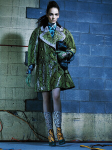 Zuzanna_Bijoch_by_Craig_McDean_(Heaven_Snake_-_Interview_June_2011)_4.thumb.jpg.122d0b205b15f33a9c0879d74cc2d92b.jpg