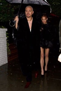 ashlee-simpson-at-gucci-s-grammys-after-party-at-chateau-marmont-in-los-angeles-02-04-2024-2.jpg